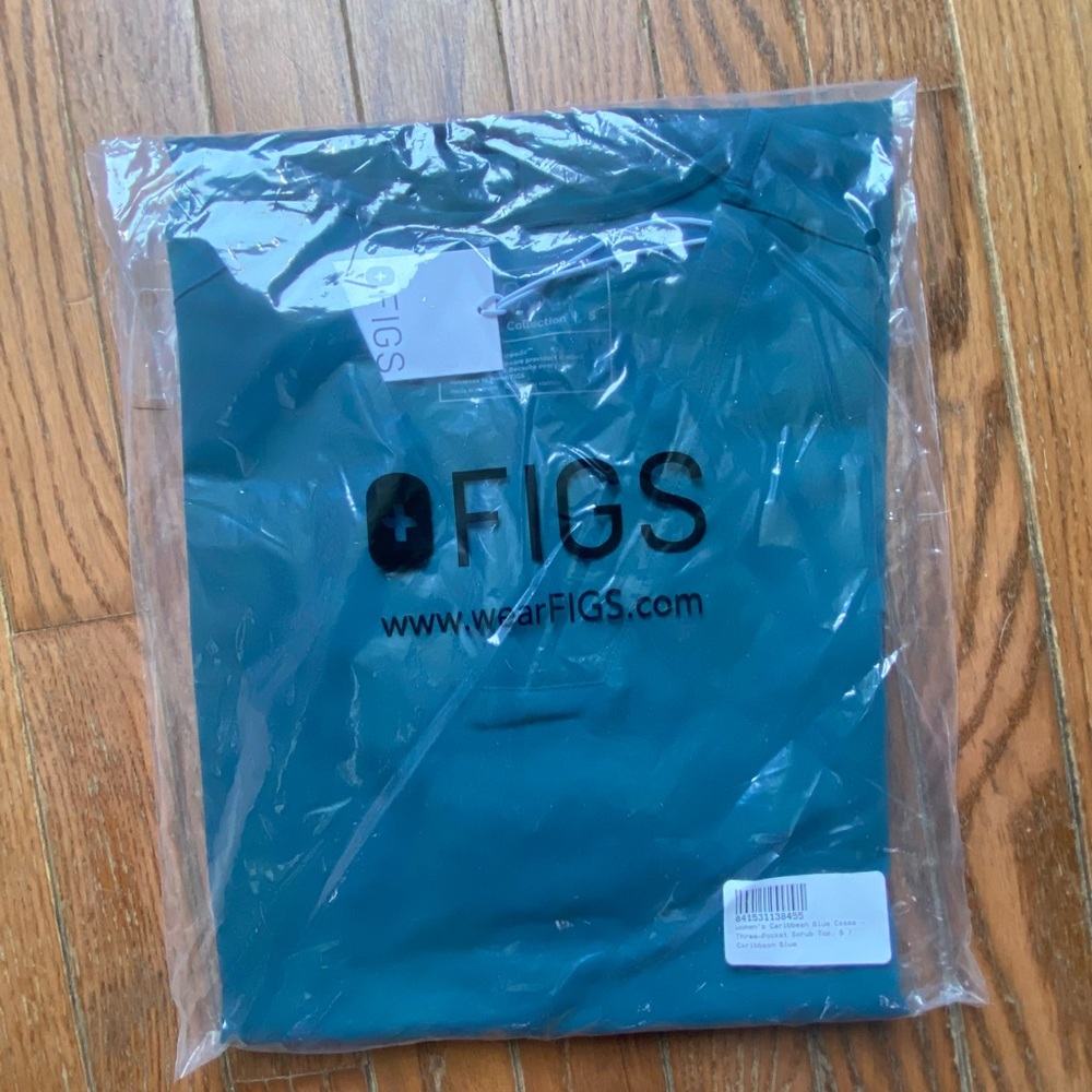 Figs scrub top